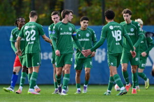 FC Groningen juicht na een treffer tegen Hamburger SV