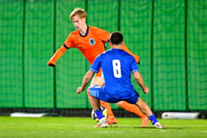 Mats Rots aan de bal bij Jong Oranje