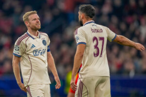 Davy Klaassen en Josip Sutalo