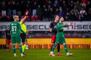 Marco Rente krijgt rood