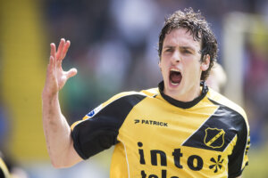 Eric Botteghin is blij na een treffer bij NAC