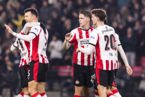 Joey Veerman viert een treffer