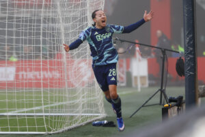 Kian Fitz Jim maakt gelijk namens Ajax