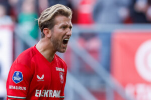 Michel Vlap schreeuwt het uit na een treffer