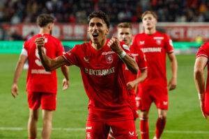 Younes Taha gaat uit zijn dak