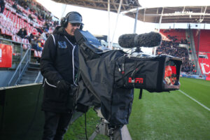 Een camera van ESPN in Stadion Galgenwaard