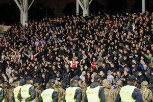 Fans van Ajax vieren feest na de winst bij Qarabağ