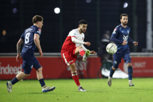 Oualid Agougil in actie namens Jong FC Utrecht