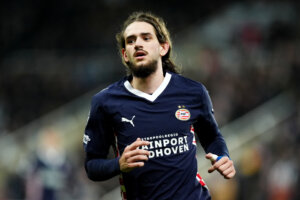 Yarek Gasiorowski tegen Newcastle United