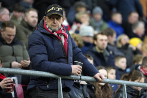 Een supporter van AZ tijdens het duel met NEC