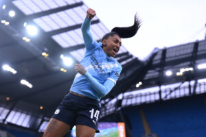 Kerolin juicht na een goal voor Manchester City