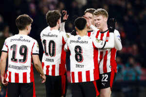 Jerdy Schouten juicht na een goal van PSV