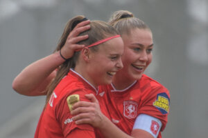 Jaimy Ravensbergen viert haar doelpunt