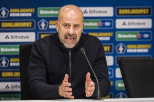 Peter Bosz op de persconferentie