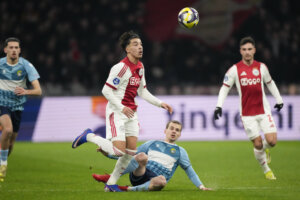 Rayane Bounida aan de bal