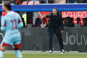 Robin van Persie coachend in de Galgenwaard