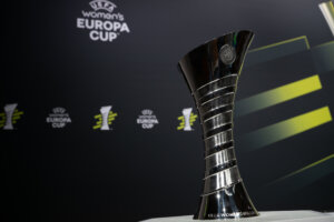 De UEFA Women's Europa Cup-trofee