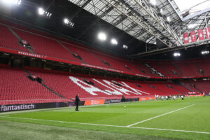 Ajax - FC Groningen in een lege Arena