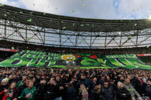 Feyenoord-fans met een sfeeractie in De Kuip