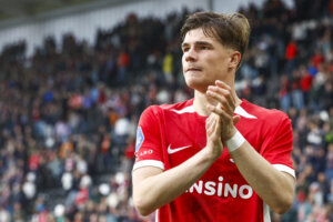 Wouter Goes bedankt de AZ-fans