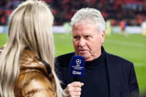 Guus Hiddink bij een Champions League-duel van PSV in Eindhoven