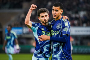 Raul Moro is blij na een goal in een uitwedstrijd van Ajax