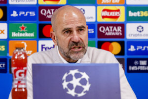 Peter Bosz op de persconferentie