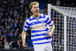 Bouke Boersma juicht na een treffer voor De Graafschap