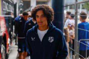 Gjivai Zechiël bij een uitwedstrijd van FC Utrecht