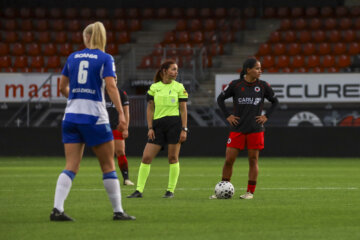 Djennah Cherif (Excelsior) staat bij de bal tijdens Excelsior - PEC Zwolle