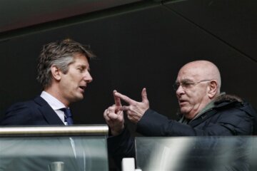Michael van Praag praat met Edwin van der Sar