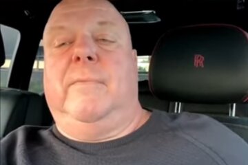 Peter Gillis in zijn auto