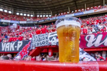 Het bier vloeide weer rijkelijk in De Grolsch Veste
