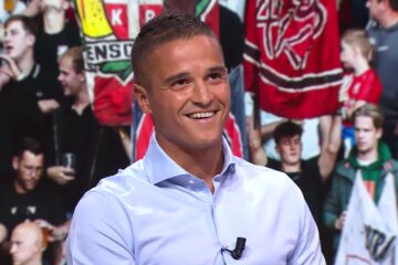 Ibrahim Afellay lacht bij Studio Voetbal
