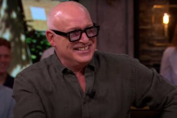 René van der Gijp lacht