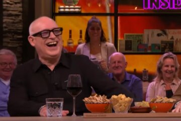 René van der Gijp lacht bij Vandaag Inside