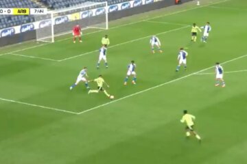 Jurrien Timber scoort