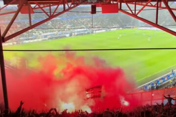 De kampioenspyro van de PSV-fans in Heerenveen