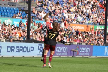 Een duel tussen Feyenoord en FC Utrecht in De Kuip
