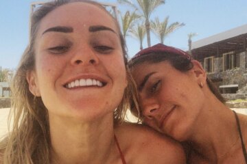 Ellie Carpenter en Daniëlle van de Donk genieten op vakantie