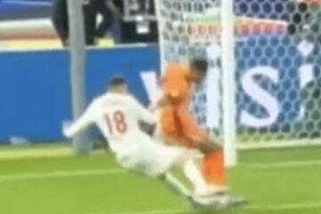 Mert Müldür en Cody Gakpo