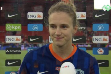 Vivianne Miedema is emotioneel na haar belangrijke goal voor Oranje