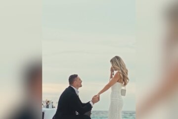 Rico Verhoeven vraagt zijn Naomy ten huwelijk