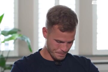 Joost van Aken emotioneel voor de camera
