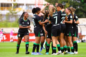 Feyenoord juicht na een doelpunt