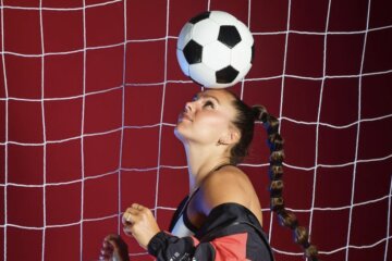 Lieke Martens schittert voor de fotoshoot in Women's Health