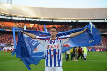 Micheal Dingsdag na het winnen van de KNVB Beker