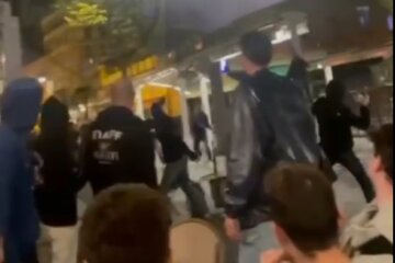 Hooligans uit Nice vallen FC Twente-supporters aan