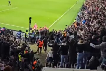 PSV-supporters vieren doelpunt
