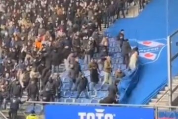 Ajax supporters nemen buffervak over